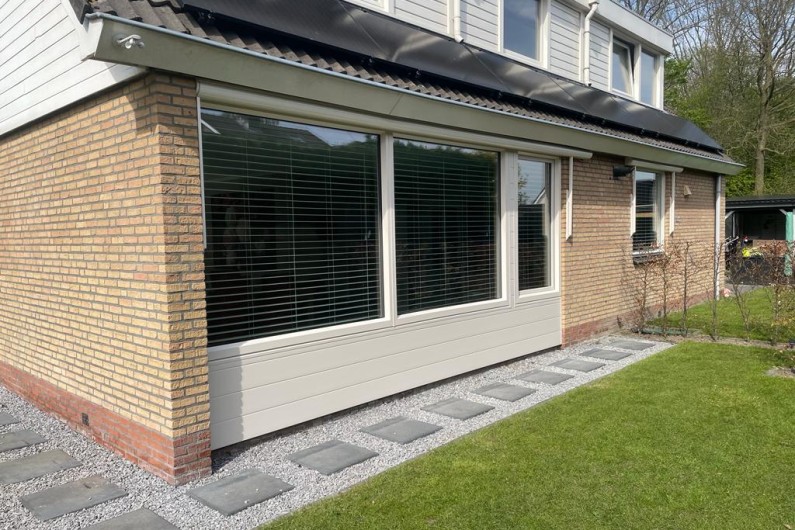 Veka kozijnen met gevelbekleding in Marknesse