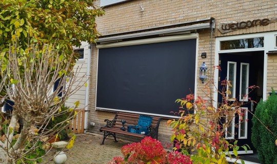 3 rolluiken en een rit screen geplaatst  in Emmeloord